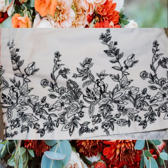 LOFT White with Black Flowers Shorts – Size 6 - Picture 2 of 3